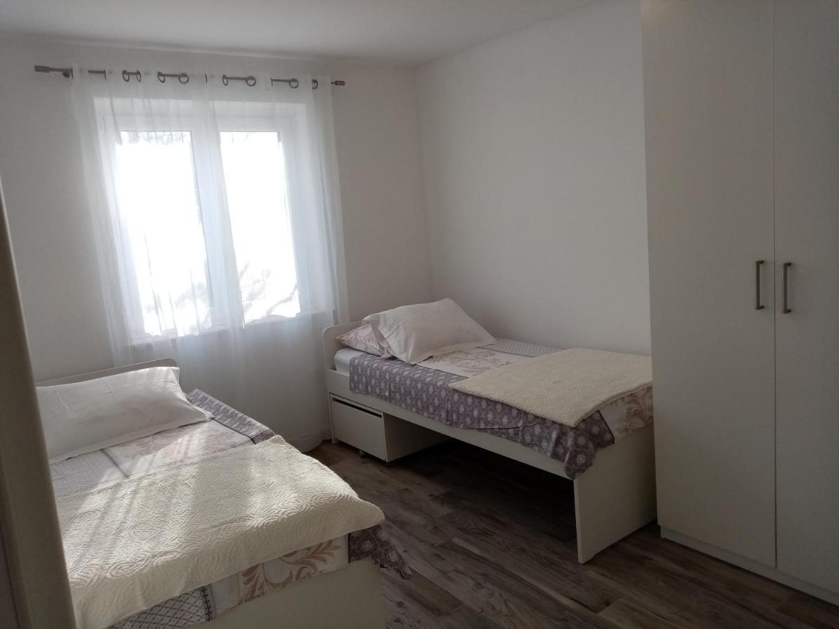 ムリニDvosobni Apartman Lukaアパートメント エクステリア 写真